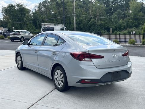 Used 2020 Hyundai Elantra SE w/ Cargo Package (C1) FWD image 4
