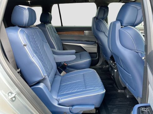 New 2026 Cadillac Vistiq Premium Luxury w/ LPO, Floor Liner Package AWD/4WD image 32