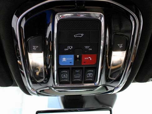 Used 2024 Jeep Grand Cherokee Summit AWD/4WD image 36