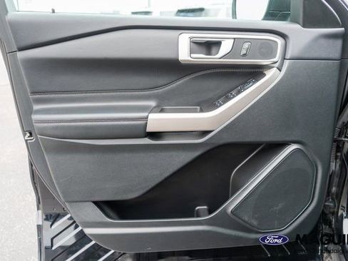 Used 2023 Ford Explorer XLT AWD/4WD image 17