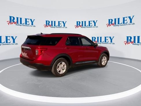 Certified 2021 Ford Explorer XLT w/ Equipment Group 202A AWD/4WD image 9