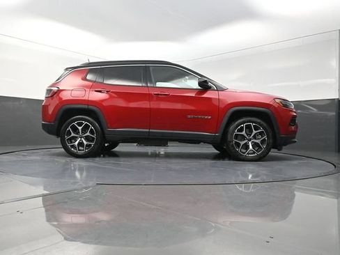 Used 2025 Jeep Compass Limited AWD/4WD image 38