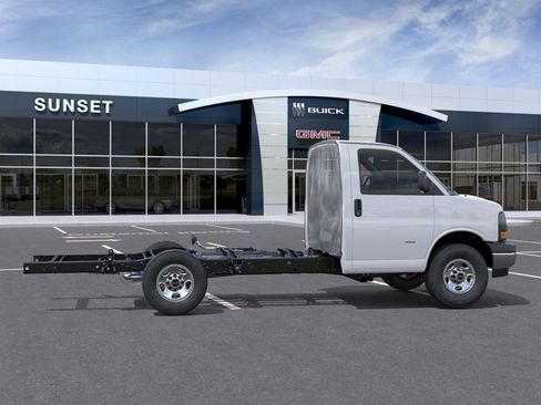 New 2025 GMC Savana 3500 w/ Power Convenience Package RWD image 5