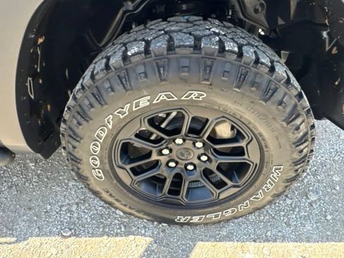 Used 2025 RAM 1500 Rebel w/ G/T Package AWD/4WD image 32