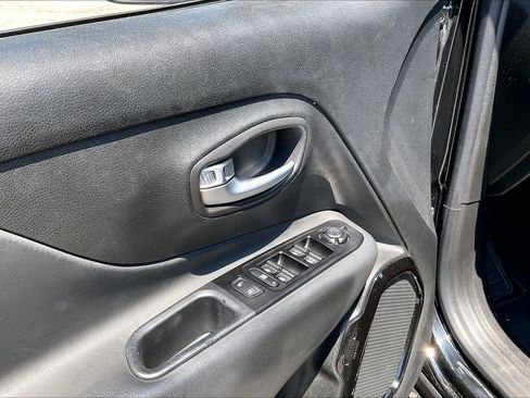 Used 2020 Jeep Renegade Altitude FWD image 31