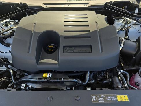 New 2025 Land Rover Defender 130 X-Dynamic SE image 32