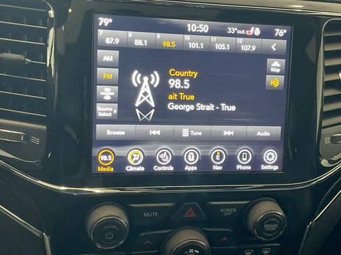 Used 2021 Jeep Grand Cherokee Limited image 16