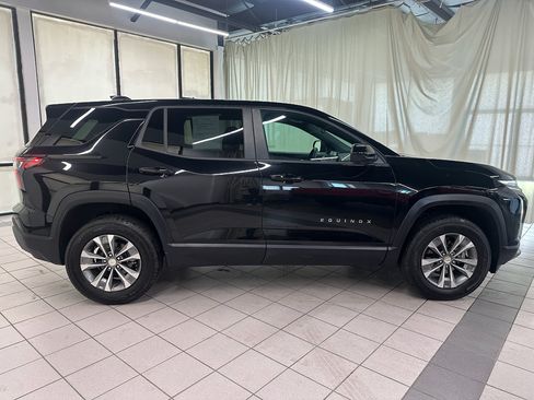 Used 2026 Chevrolet Equinox LT FWD image 3