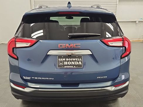 Used 2024 GMC Terrain SLT AWD/4WD image 8
