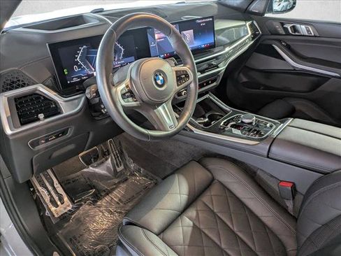 Used 2024 BMW X7 xDrive40i w/ M Sport Package AWD/4WD image 10