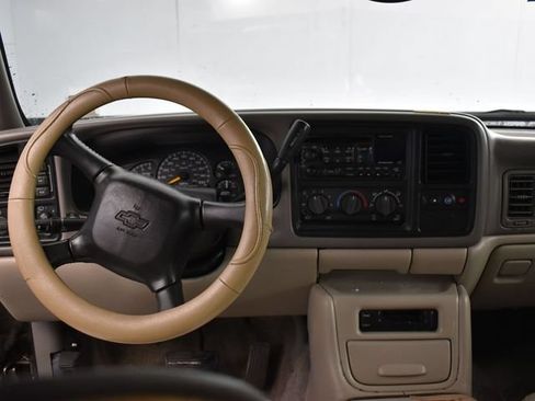 Used 2000 Chevrolet Suburban LT w/ LT Preferred Equipment Group AWD/4WD image 8