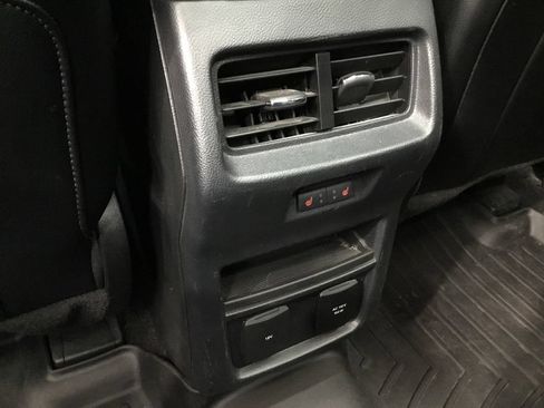 Used 2019 Ford Edge Titanium w/ Equipment Group 301A AWD/4WD image 32