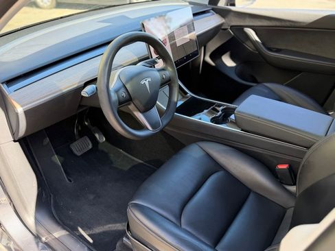 Used 2021 Tesla Model Y Long Range image 24