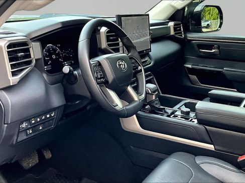 Used 2022 Toyota Tundra Limited w/ Power Package AWD/4WD image 18