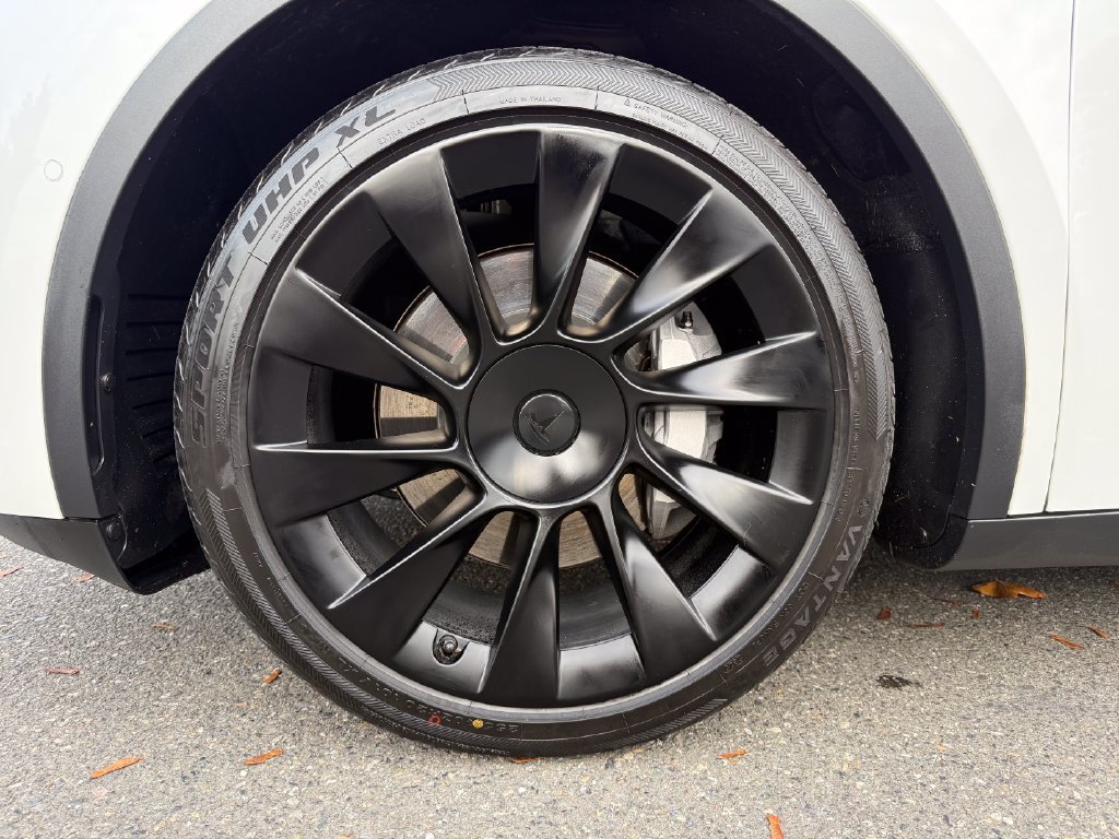 Used 2022 Tesla Model Y Long Range AWD/4WD image 9