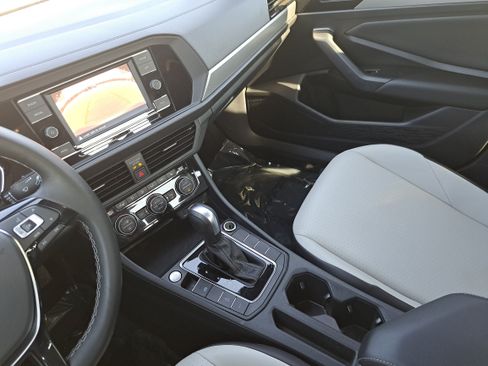 Used 2021 Volkswagen Jetta R-Line w/ R-Line Cold Weather Package FWD image 25