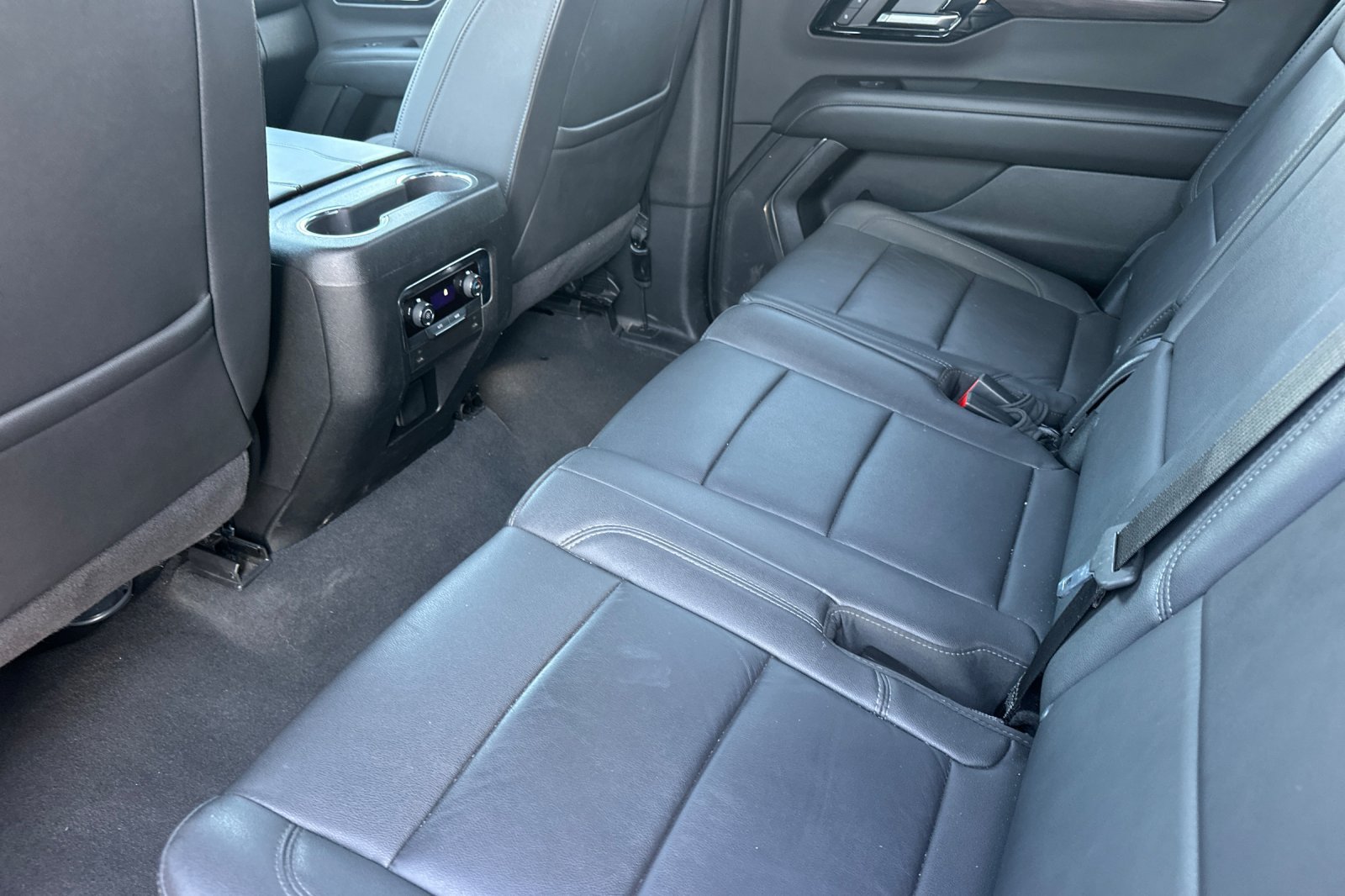 Used 2025 Chevrolet Suburban Z71 AWD/4WD image 14
