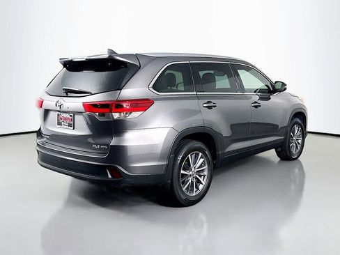Used 2019 Toyota Highlander XLE image 5