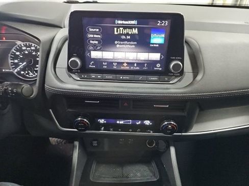 Used 2025 Nissan Rogue SV image 11