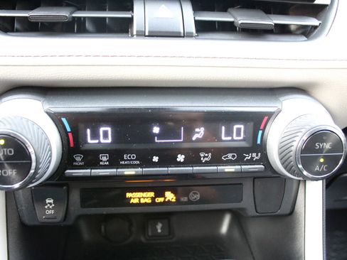 Used 2021 Toyota RAV4 XLE w/ Convenience Package AWD/4WD image 20