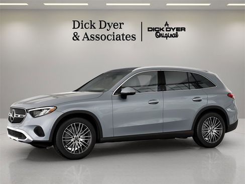 Used 2025 Mercedes-Benz GLC 300 4MATIC image 26