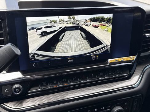 Used 2025 Chevrolet Silverado 2500 ZR2 w/ Technology Package AWD/4WD image 19