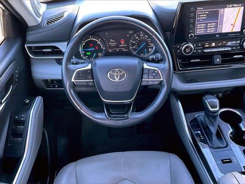 Used 2021 Toyota Highlander Limited image 5