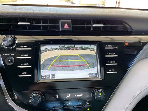 Used 2019 Toyota Camry SE w/ Convenience Package FWD image 13