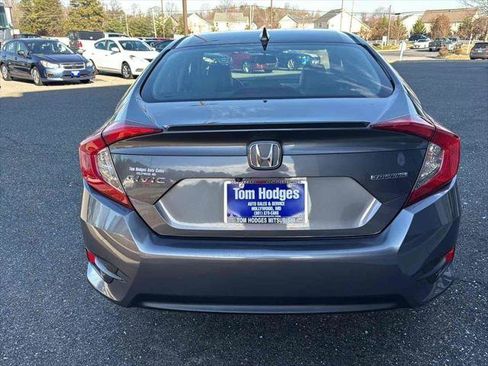 Used 2016 Honda Civic Touring image 4