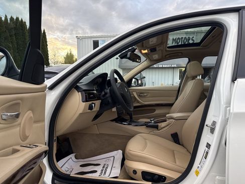 Used 2011 BMW 328i xDrive Sedan image 10