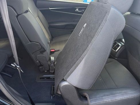 Used 2020 Kia Sorento LX FWD image 27