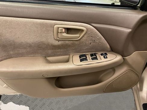 Used 1998 Toyota Camry LE FWD image 19