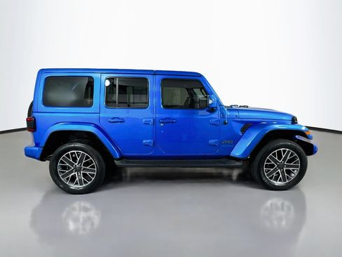 Used 2023 Jeep Wrangler Unlimited Sahara AWD/4WD image 5