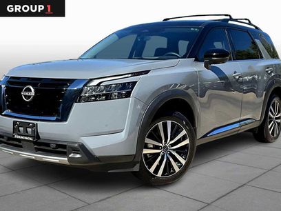 Used 2024 Nissan Pathfinder Platinum w/ Cargo Package