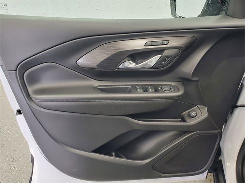 Used 2023 GMC Terrain SLT w/ Elevation Edition image 8