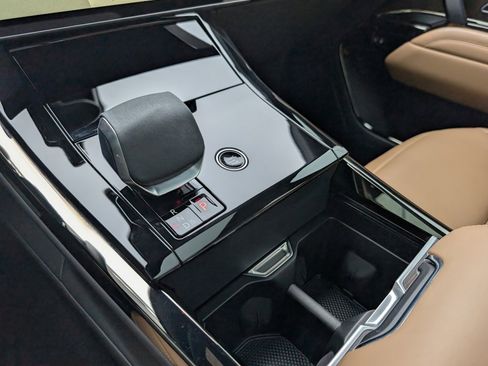 Used 2024 Land Rover Range Rover Sport SE image 17