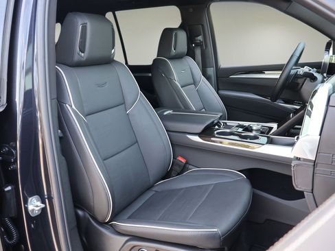 Certified 2025 Cadillac Escalade Premium Luxury AWD/4WD image 21