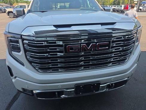 Used 2023 GMC Sierra 1500 Denali w/ Denali Reserve Package AWD/4WD image 3