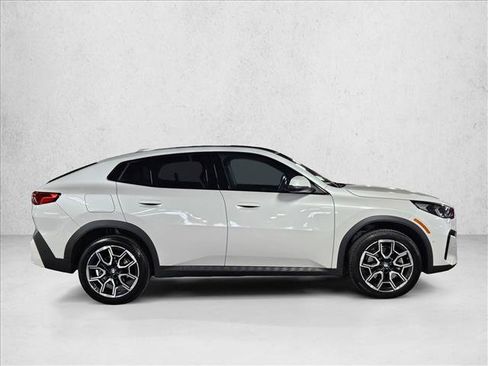 Used 2025 BMW X2 xDrive28i AWD/4WD image 4
