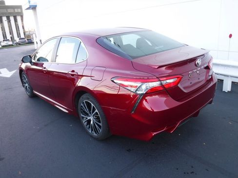 Used 2018 Toyota Camry SE image 10