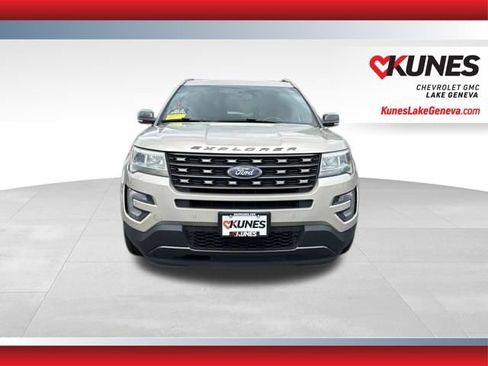 Used 2017 Ford Explorer XLT w/ Equipment Group 202A AWD/4WD image 12