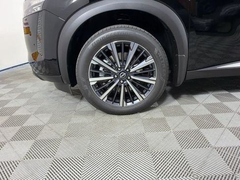 New 2026 Nissan Pathfinder Platinum FWD image 10