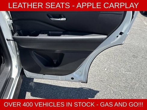 Used 2023 Nissan Pathfinder SL FWD image 16