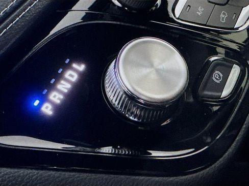 Used 2024 Chrysler Pacifica Touring-L w/ S Appearance Package image 16