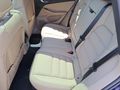 Certified 2025 Porsche Macan image 19