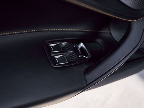 Used 2020 McLaren 720S Spider image 33