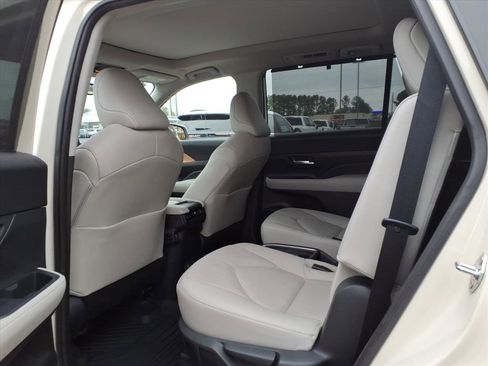 Used 2024 Toyota Grand Highlander Platinum image 24