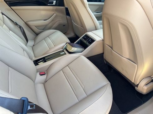 Used 2018 Porsche Panamera 4S image 22