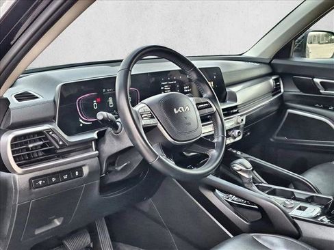 Used 2025 Kia Telluride S FWD image 7