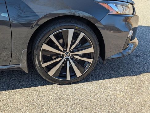 Used 2021 Nissan Altima 2.5 Platinum image 11